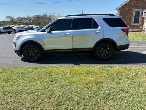 Used 2019 Ford Explorer XLT w/ Equipment Group 202A image 2