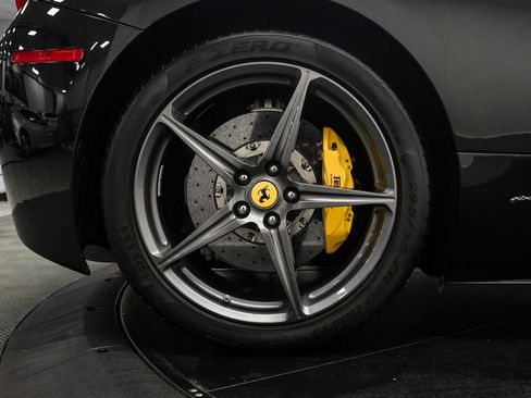 Used 2014 Ferrari 458 Spider image 34