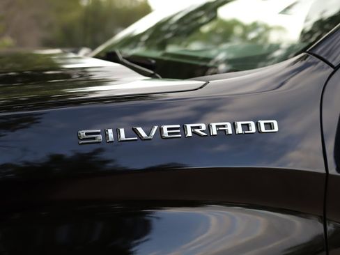 Used 2023 Chevrolet Silverado 1500 LT AWD/4WD image 33