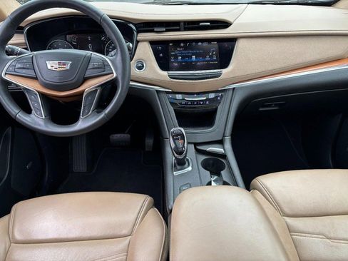 Used 2018 Cadillac XT5 Platinum w/ Driver Assist Package AWD/4WD image 13