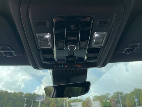 New 2026 Chevrolet Suburban High Country image 39