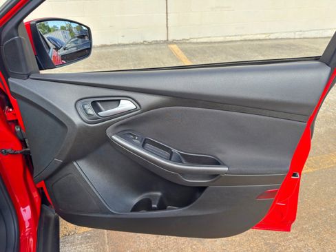 Used 2016 Ford Focus SE w/ Equipment Group 201A FWD image 36