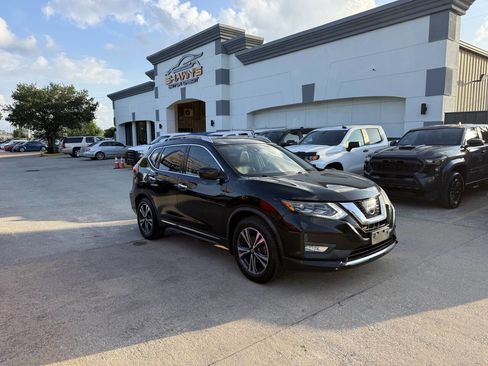 Used 2017 Nissan Rogue SL w/ SL Premium Package FWD image 2