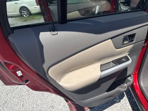 Used 2013 Ford Edge SEL FWD image 12