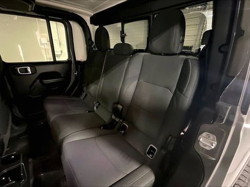 Used 2022 Jeep Gladiator Willys image 33
