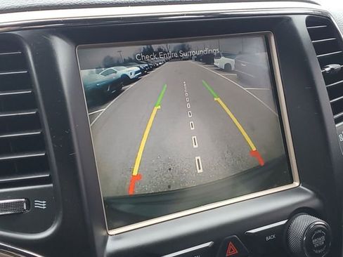 Used 2016 Jeep Grand Cherokee Laredo 75th Anniversary image 18