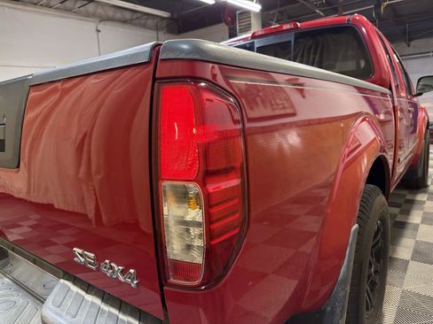 Used 2007 Nissan Frontier SE w/ Power Pkg AWD/4WD image 10