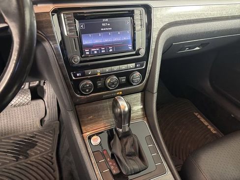 Used 2017 Volkswagen Passat 1.8T SE w/ SE Lighting Package image 17