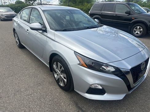 Used 2022 Nissan Altima 2.5 S image 1