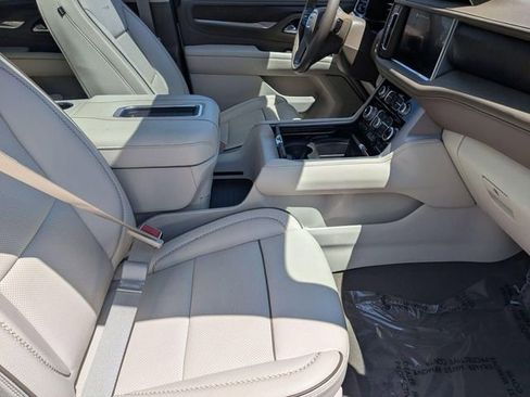 Used 2023 GMC Yukon XL Denali AWD/4WD image 34