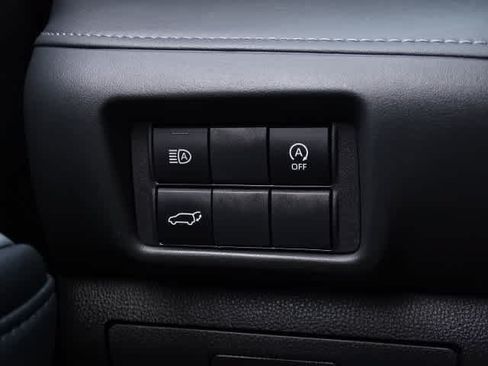 Used 2025 Toyota Highlander XLE FWD image 40