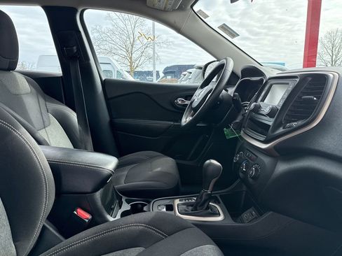 Used 2015 Jeep Cherokee Sport FWD image 25