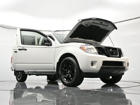 Used 2021 Nissan Frontier SV w/ Midnight Edition Floor Mats image 54