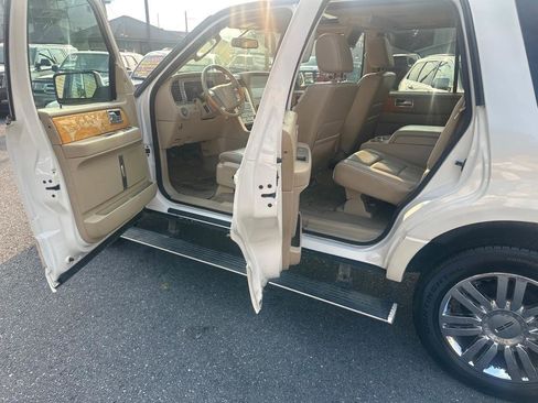 Used 2007 Lincoln Navigator Ultimate AWD/4WD image 17
