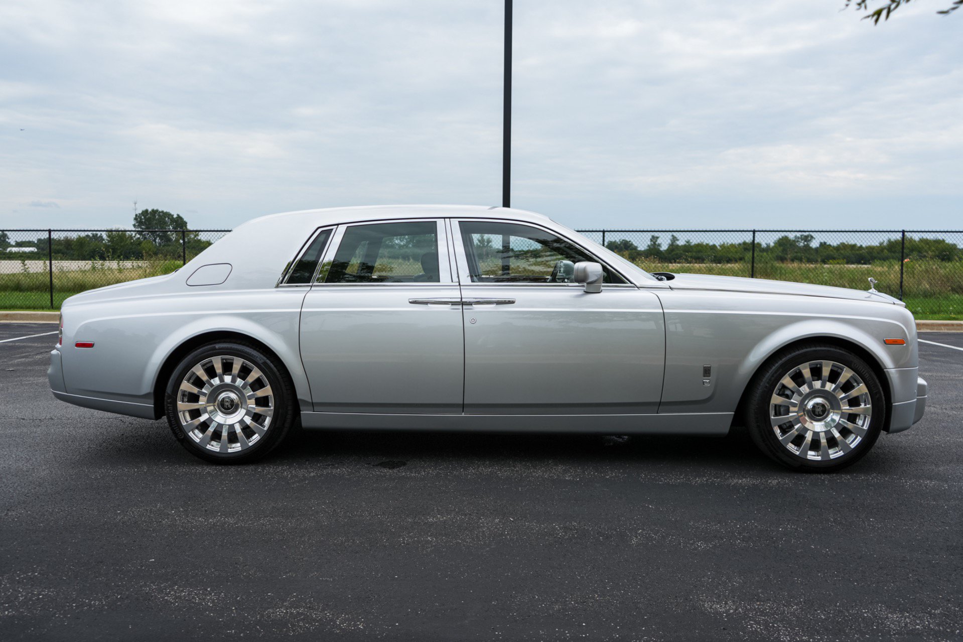 Used 2005 Rolls-Royce Phantom Sedan RWD image 4