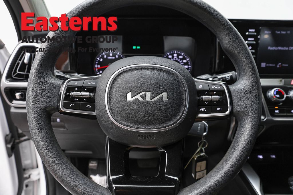 Used 2023 Kia Sorento LX FWD image 10