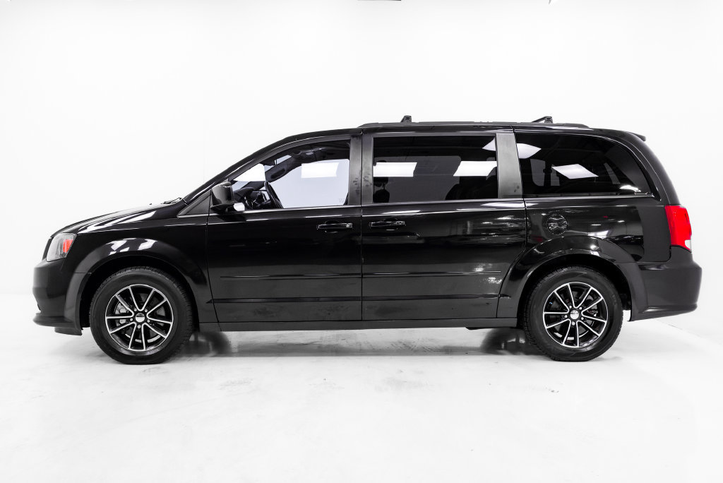 Used 2016 Dodge Grand Caravan R/T w/ Driver Convenience Group FWD image 24