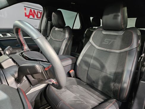 Used 2025 Ford Explorer ST AWD/4WD image 24