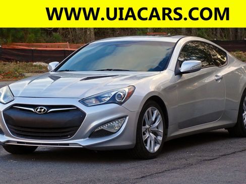 Used 2013 Hyundai Genesis 3.8 image 3