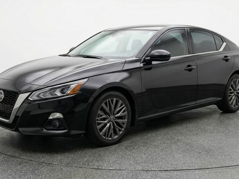 Used 2025 Nissan Altima 2.5 SV image 3