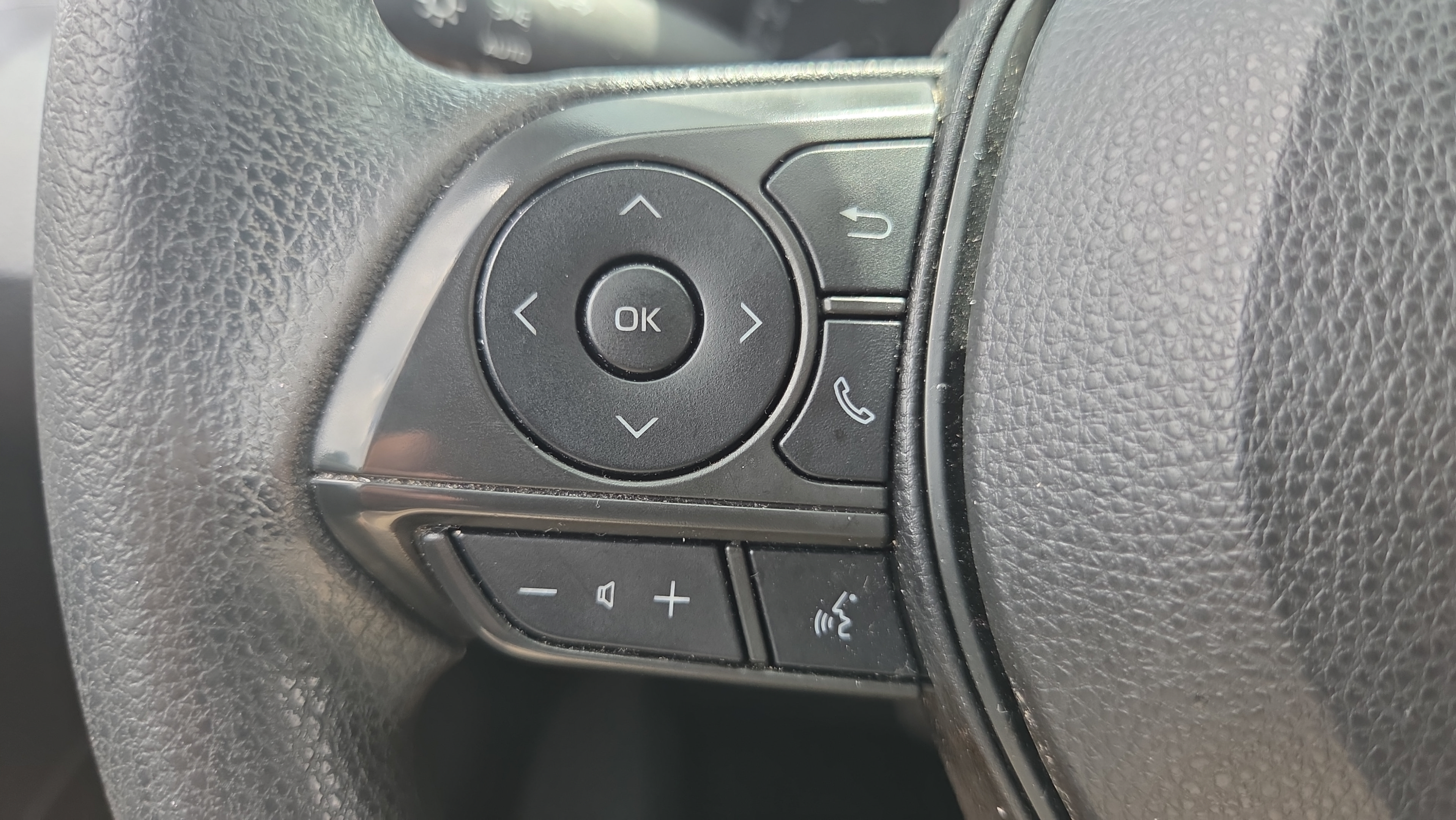 Used 2022 Toyota Corolla LE FWD image 29