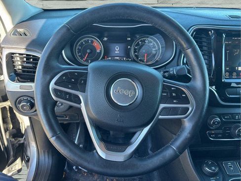 Used 2019 Jeep Cherokee Limited image 12