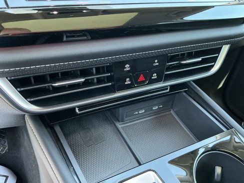 Used 2024 Volkswagen Atlas SEL AWD/4WD image 27