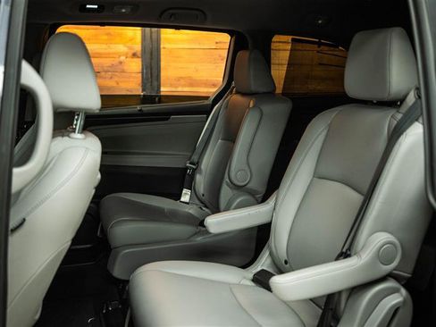 Used 2024 Honda Odyssey Touring image 11
