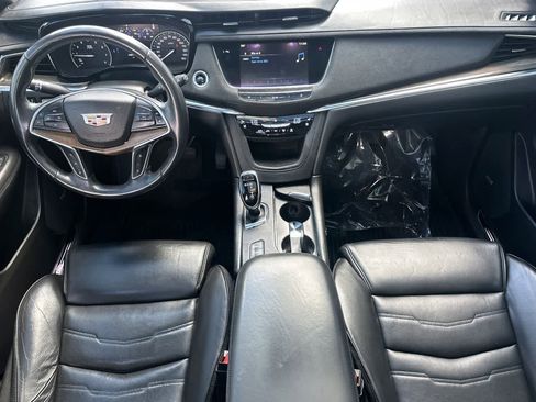 Used 2017 Cadillac XT5 Platinum AWD/4WD image 3