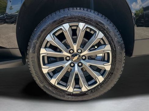 Used 2025 Chevrolet Suburban High Country AWD/4WD image 38