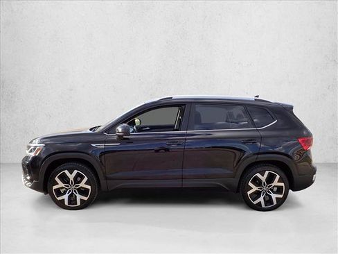 Used 2022 Volkswagen Taos SEL AWD/4WD image 2