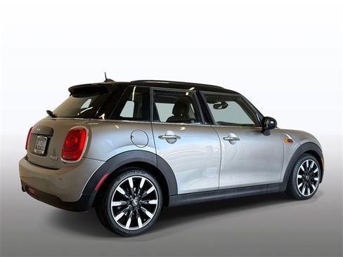 Used 2018 MINI Cooper 4-Door Hardtop image 10