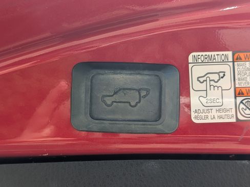 Used 2017 Toyota RAV4 XLE image 14