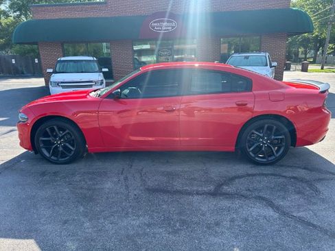 Used 2019 Dodge Charger SXT w/ Blacktop Package RWD image 7