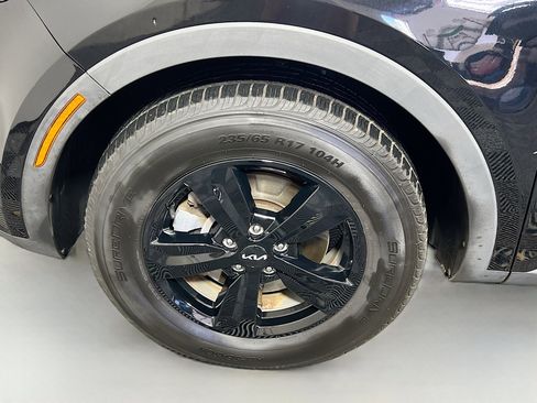 Used 2022 Kia Sorento LX image 13