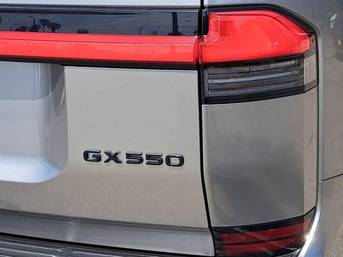 Used 2024 Lexus GX 550 w/ Accessory Package (2T) AWD/4WD image 39