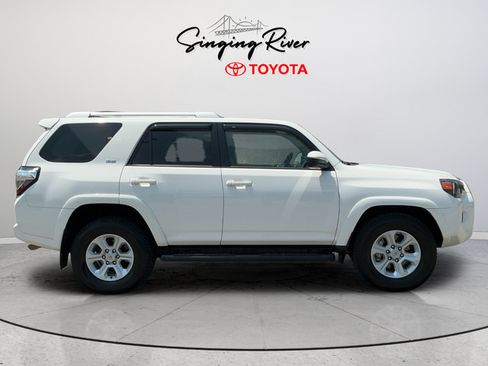 Used 2016 Toyota 4Runner SR5 RWD image 8
