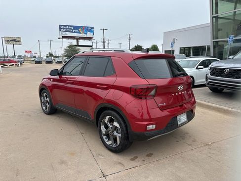 Used 2022 Hyundai Venue Limited FWD image 7
