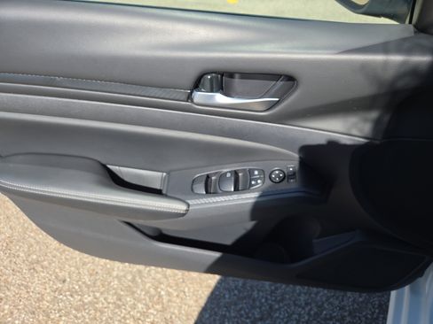 Used 2025 Nissan Altima 2.5 SV image 6