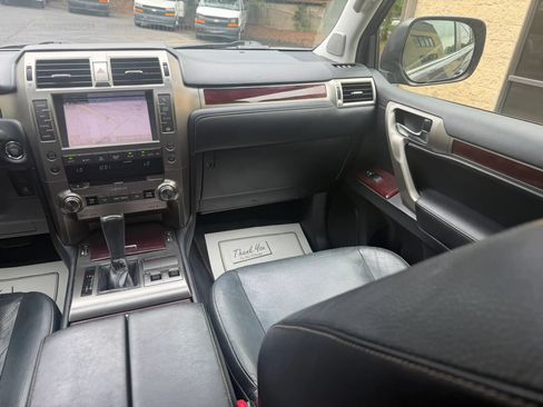 Used 2016 Lexus GX 460 w/ Premium Package AWD/4WD image 13