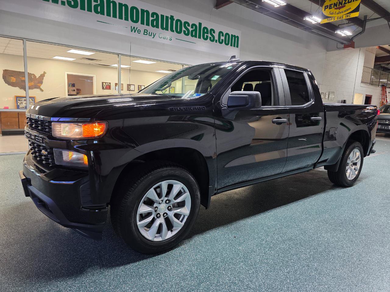 Used 2020 Chevrolet Silverado 1500 Custom w/ Custom Value Package AWD/4WD image 2
