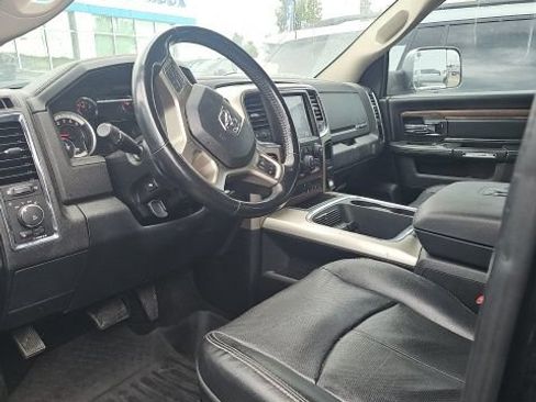 Used 2018 RAM 1500 Laramie w/ Convenience Group AWD/4WD image 2