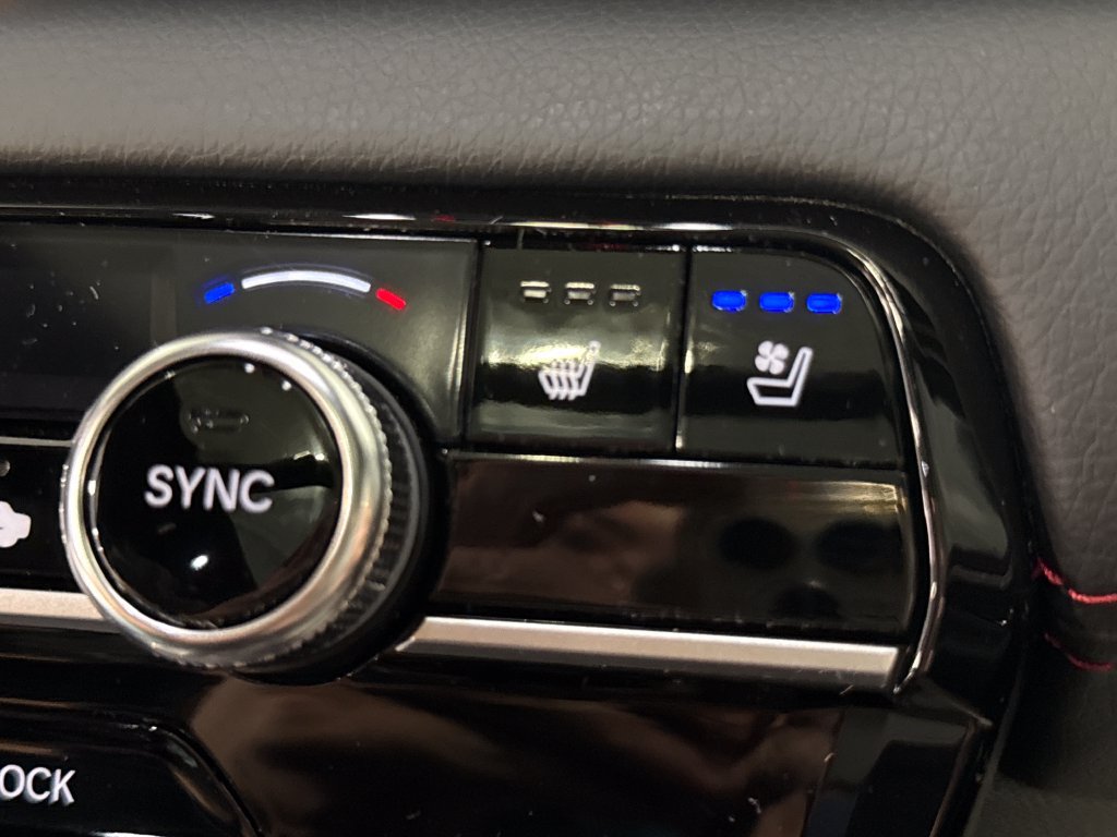 Used 2025 Honda Pilot Black Edition image 19
