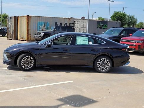 New 2025 Hyundai Sonata SEL image 4