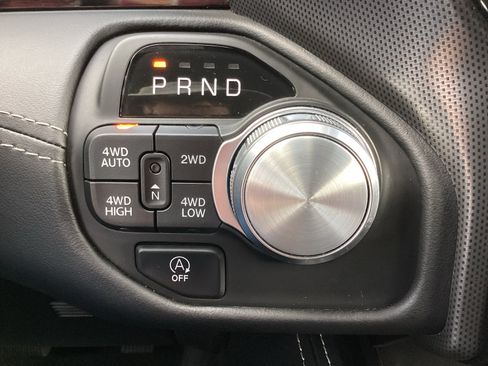 Used 2025 RAM 1500 Limited AWD/4WD image 23