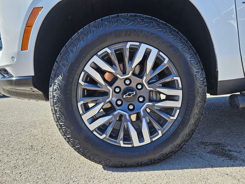 Used 2026 Chevrolet Tahoe Z71 w/ Z71 Off-Road Package AWD/4WD image 11