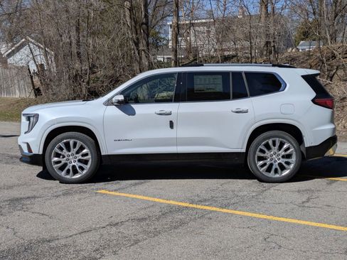 New 2026 GMC Acadia Denali w/ Super Cruise Package image 4