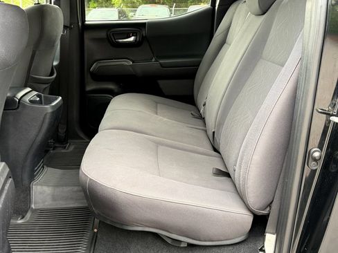 Used 2019 Toyota Tacoma TRD Sport w/ Technology Package AWD/4WD image 14