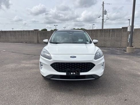 Used 2020 Ford Escape Titanium w/ Titanium Premium Package 2.0 FWD image 2