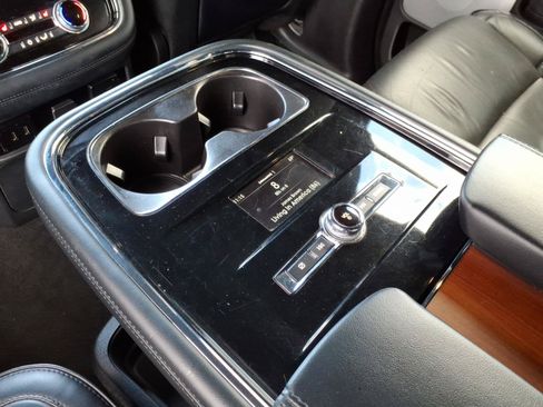 Used 2019 Lincoln Navigator Reserve AWD/4WD image 14